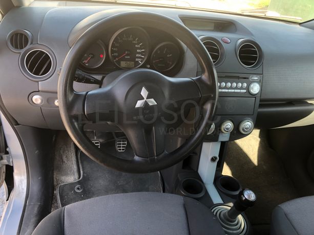 Mitsubishi Colt · Ano 2005
