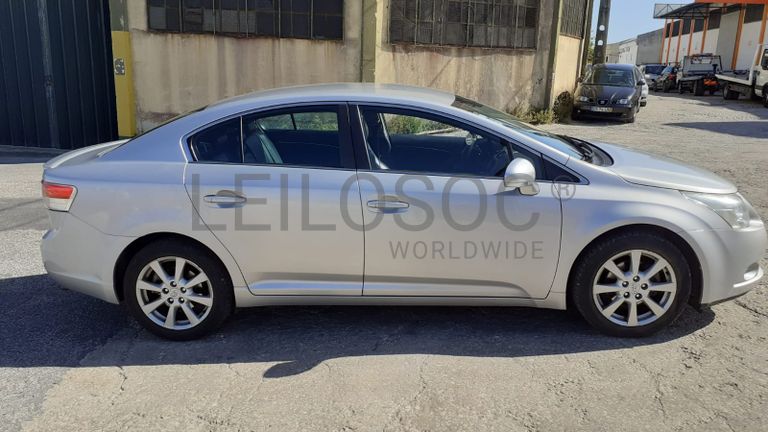 Toyota Avensis D-4D · Ano 2010