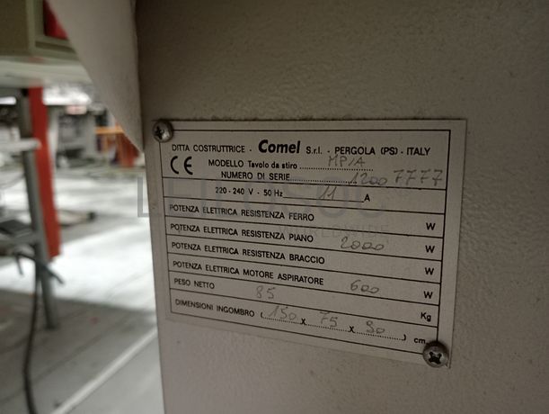 Mesas de passar a ferro + Máquina de corte e cose