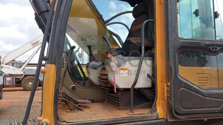 Escavadeira Giratória XCMG XE235C