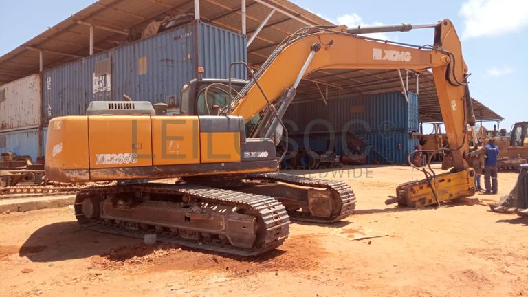 Escavadeira XCMG XE265C