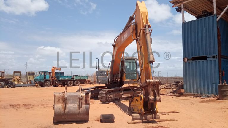 Escavadeira XCMG XE265C