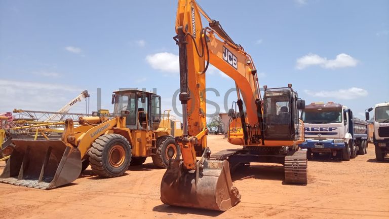 Escavadeira JCB modelo JS205LC
