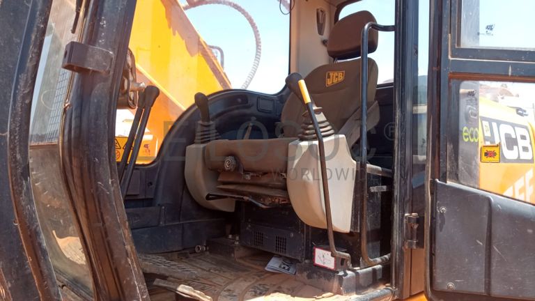 Escavadeira JCB modelo JS205LC