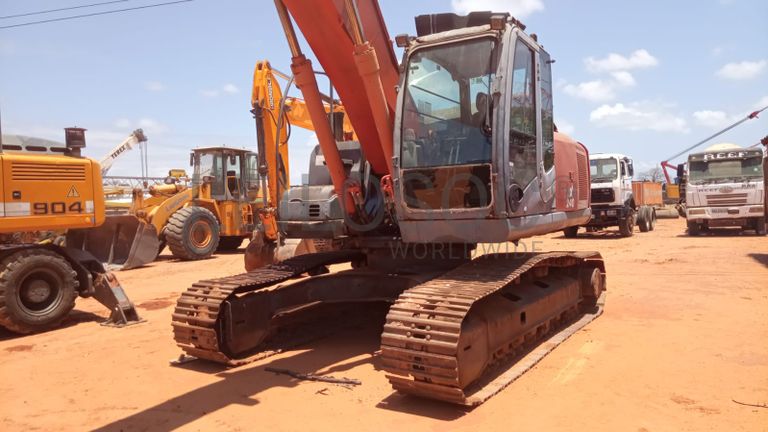Escavadeira HITACHI ZACIS240