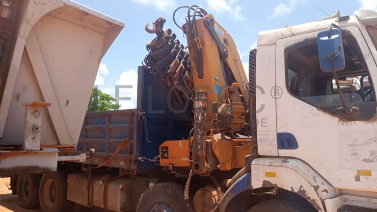 Camião Grua marca Renault 370DCI