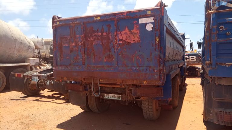 Camião basculante de marca Renault 370 DCI