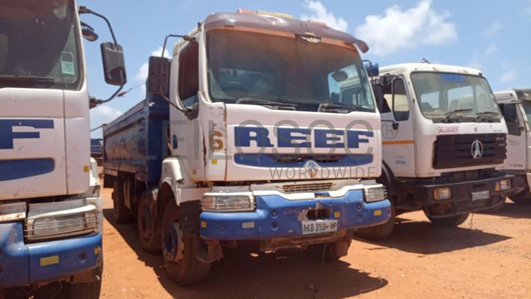 Camião basculante de marca Renault 370 DCI