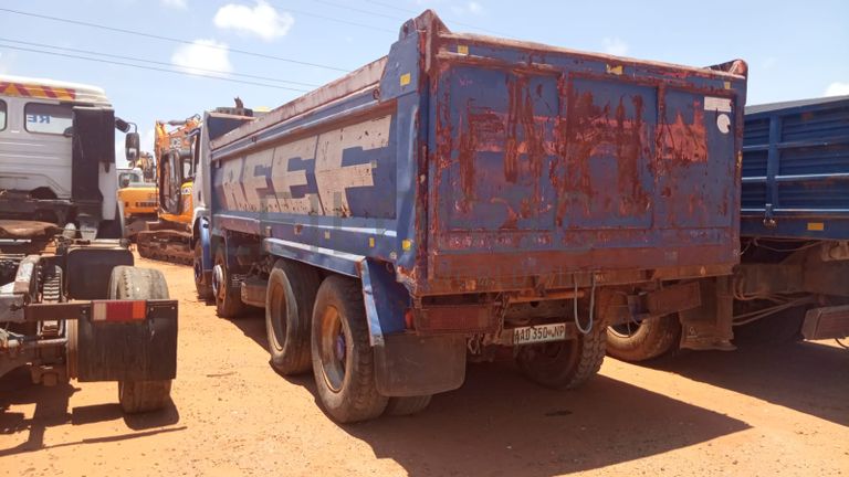 Camião basculante de marca Renault 370 DCI