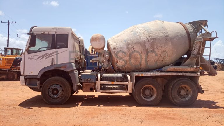 Camião Betoneira marca FAW, JA320