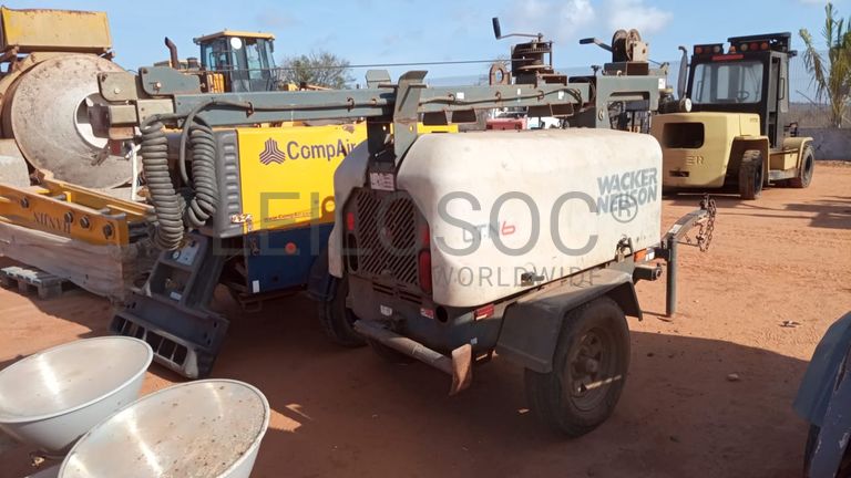 Torre de iluminação Wacker Nelson