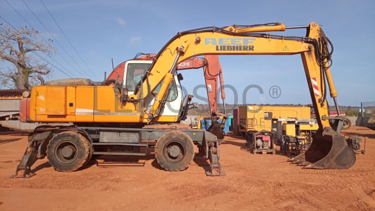 Escavadeira giratória de marca Liebherr