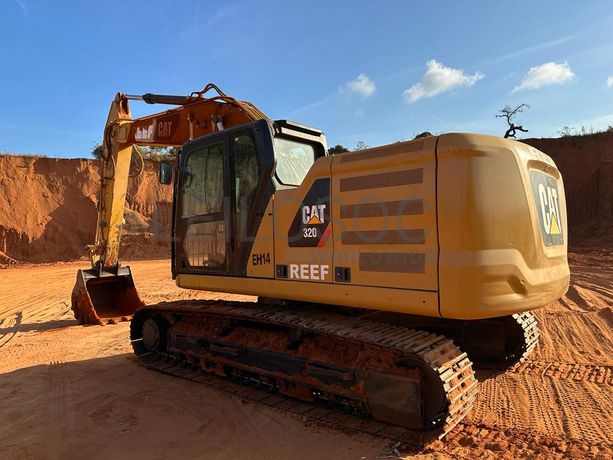 Escavadeira CAT 320