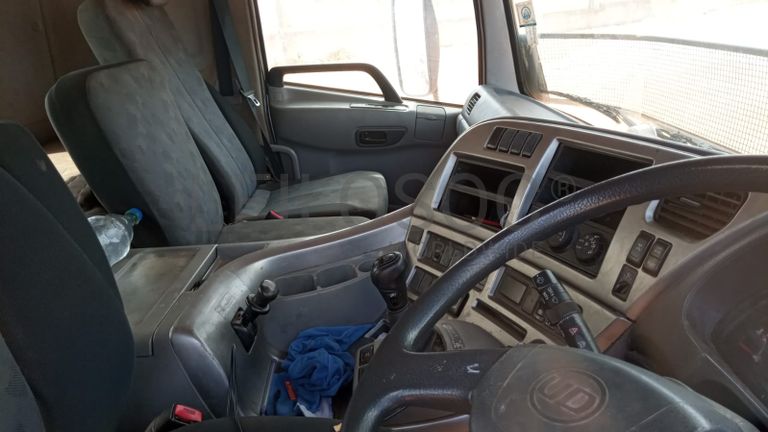 Camião cisterna de tanque de água.