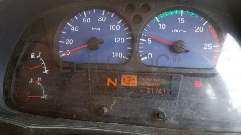 Camião cisterna de tanque de água.