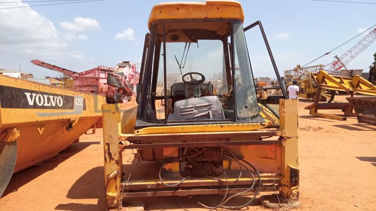 Retroescavadeira JCB