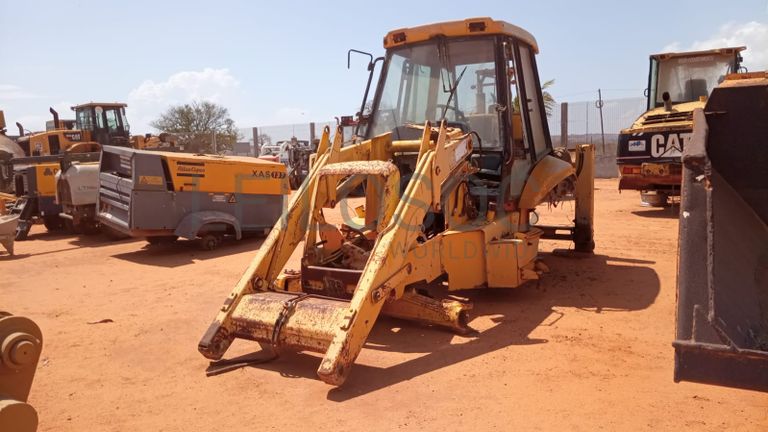 Retroescavadeira JCB