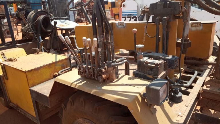 Máquina de fazer furos de água