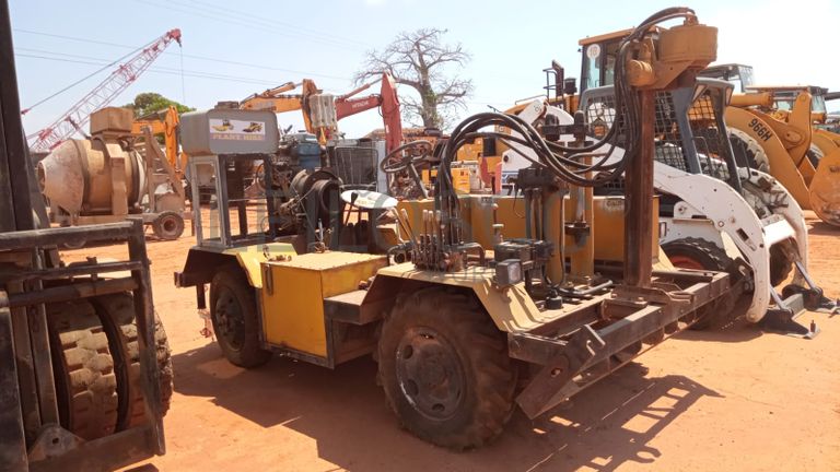 Máquina de fazer furos de água