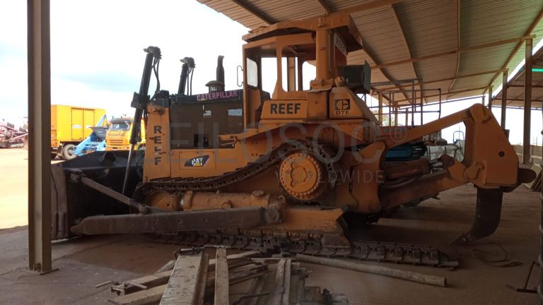 Bulldozer CAT D7E