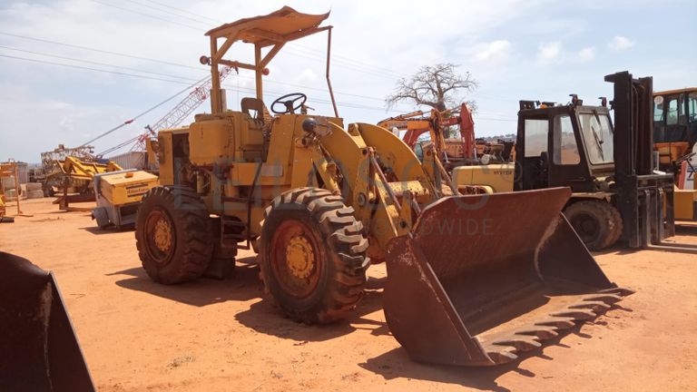 Pá carregadeira Caterpillar