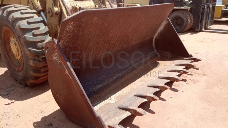 Pá carregadeira Caterpillar