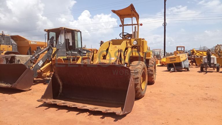 Pá carregadeira Caterpillar