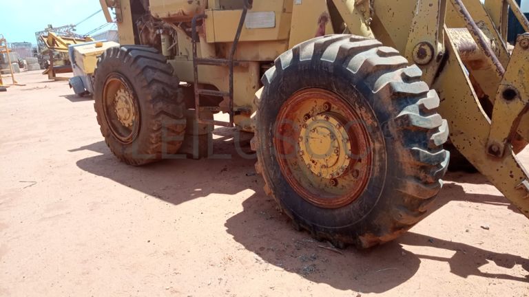 Pá carregadeira Caterpillar