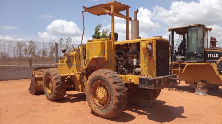 Pá carregadeira Caterpillar