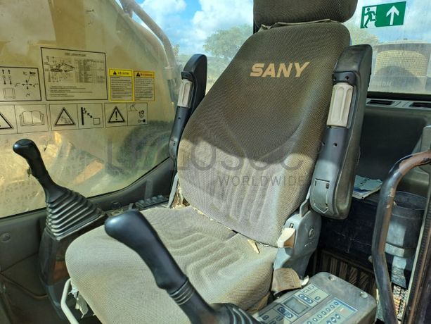 Escavadeira marca SANY