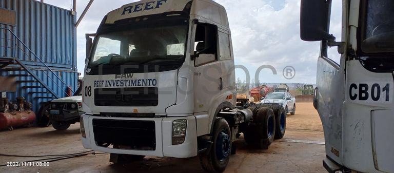 Camião cavalo de marca FAW