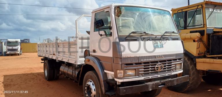 Camião de marca TATA