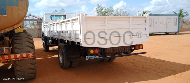 Camião de marca TATA