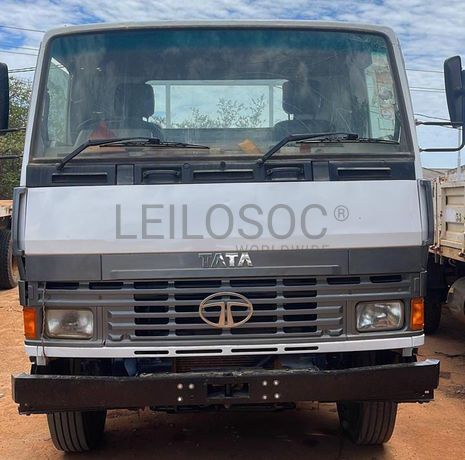 Camião de marca TATA