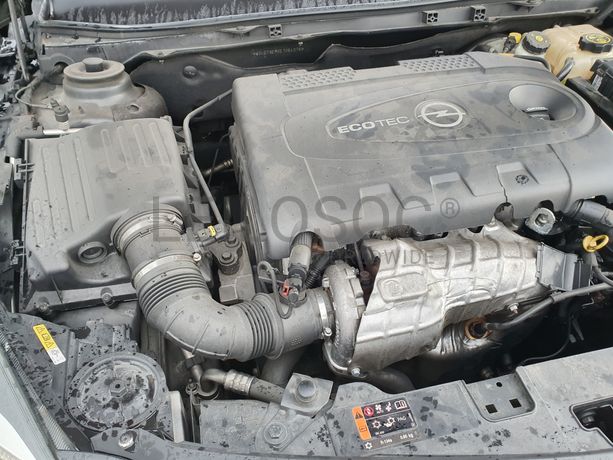 Opel Insígnia Sports Tourer SW · Ano 2014