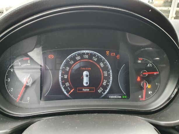 Opel Insígnia Sports Tourer SW · Ano 2014