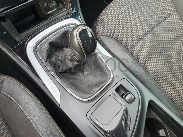 Opel Insígnia Sports Tourer SW · Ano 2014