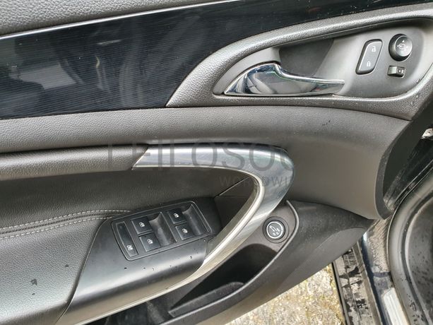 Opel Insígnia Sports Tourer SW · Ano 2014