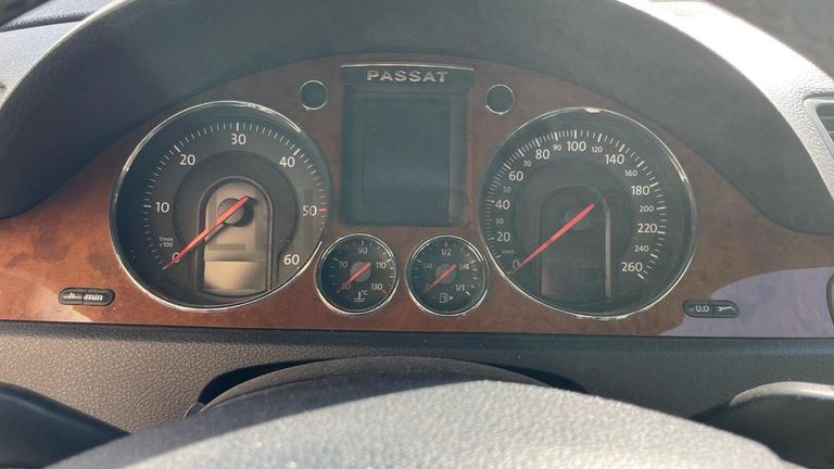 Volkswagen Passat 2.0 TDI · Ano 2005