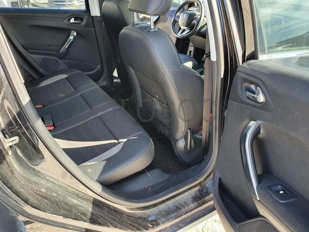 Peugeot 2008 · Ano 2015