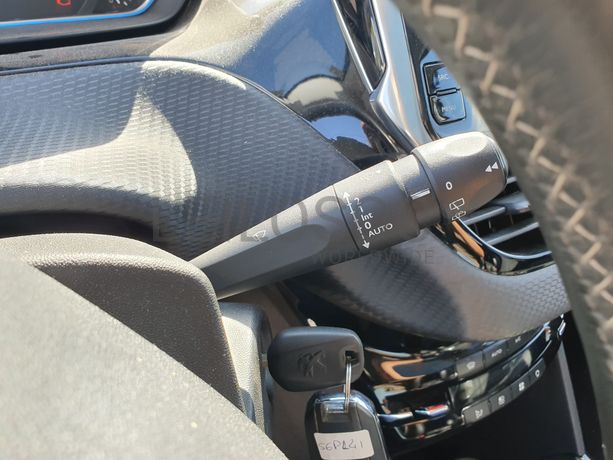 Peugeot 2008 · Ano 2015