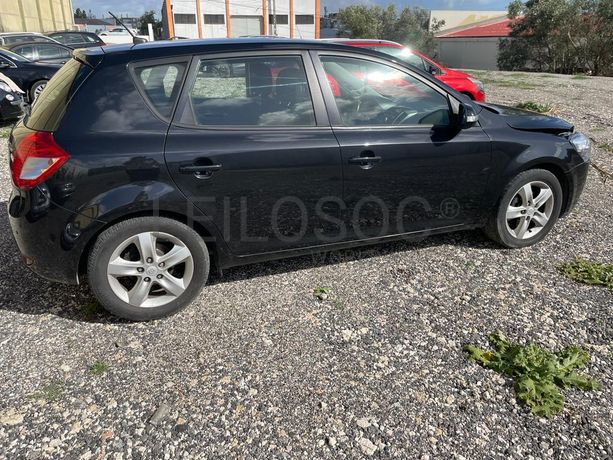 Kia Ceed 1.6 CRDI · Ano 2012 