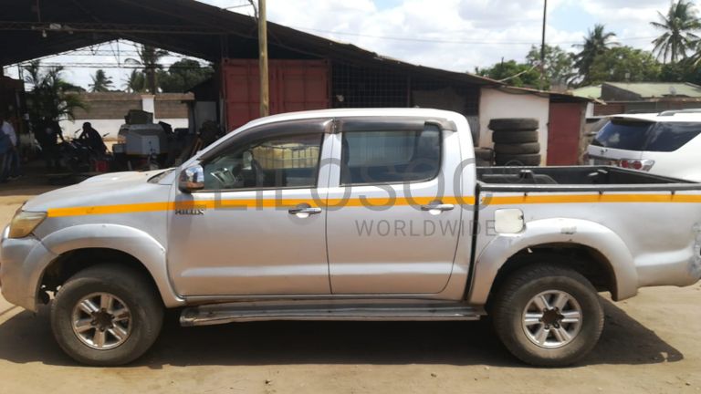 Toyota Hilux · Ano 2013