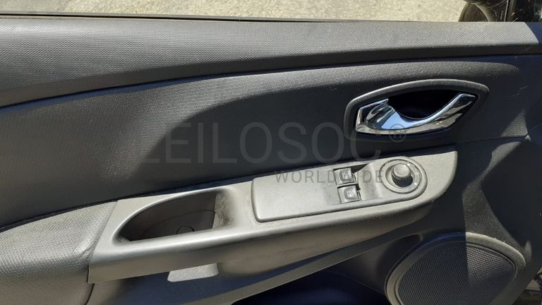 Renault Clio IV Grandtour DCI · Ano 2014