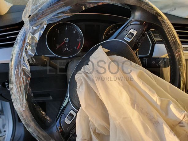 Volkswagen Passat · Ano 2016