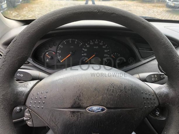 Ford Focus · Ano 2000