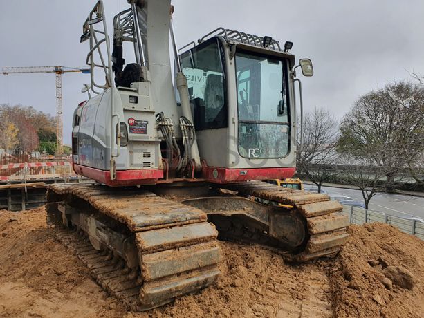 Giratória Rastos Takeuchi TB2150R · Ano 2018