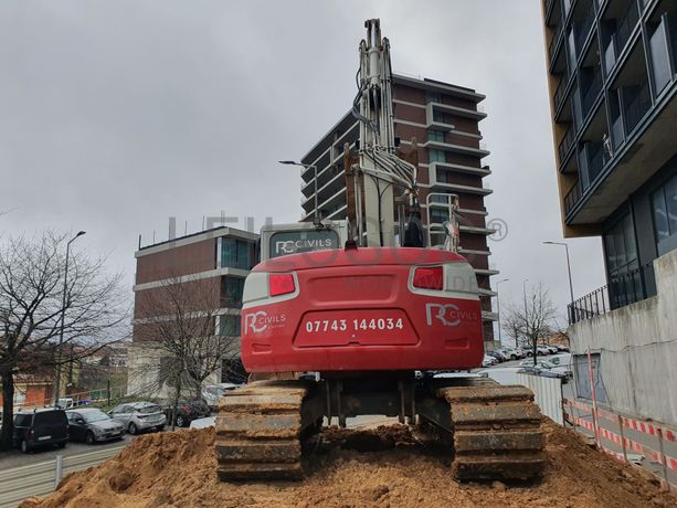 Giratória Rastos Takeuchi TB2150R · Ano 2018