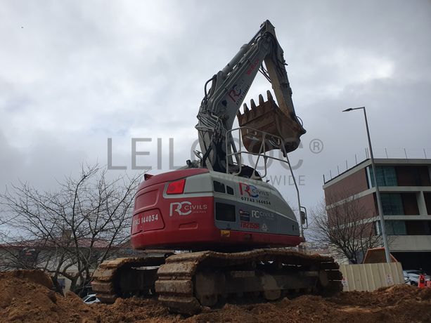 Giratória Rastos Takeuchi TB2150R · Ano 2018