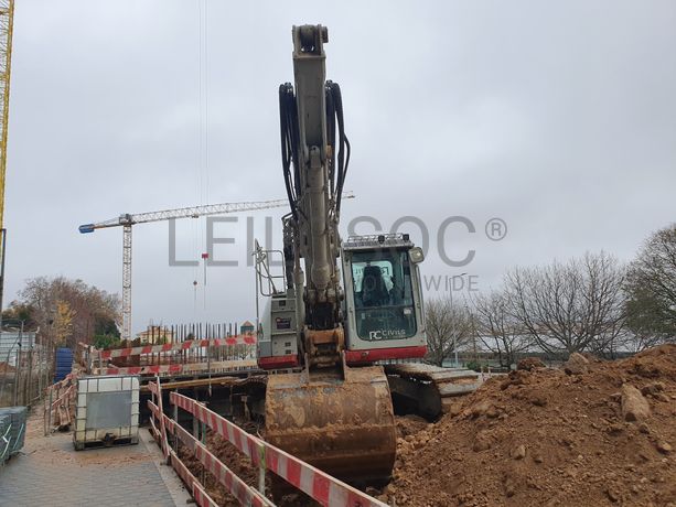 Giratória Rastos Takeuchi TB2150R · Ano 2018